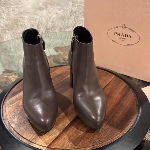 Prada graphite booty - Picture 2 of 7